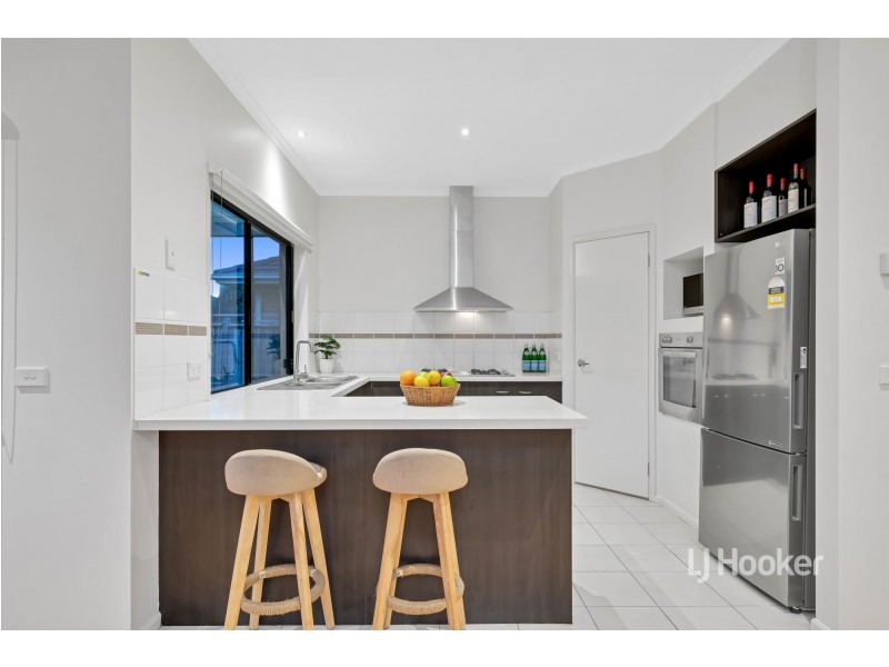 42 Half Moon Terrace, Sanctuary Lakes VIC 3030