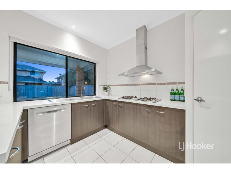 42 Half Moon Terrace, Sanctuary Lakes VIC 3030