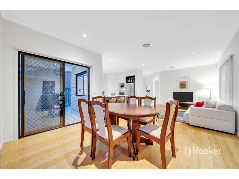 42 Half Moon Terrace, Sanctuary Lakes VIC 3030