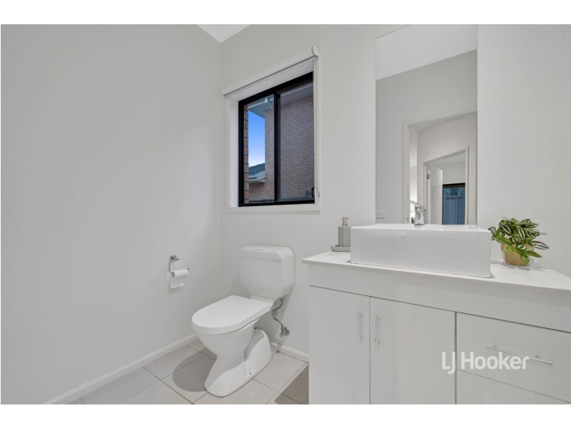 42 Half Moon Terrace, Sanctuary Lakes VIC 3030