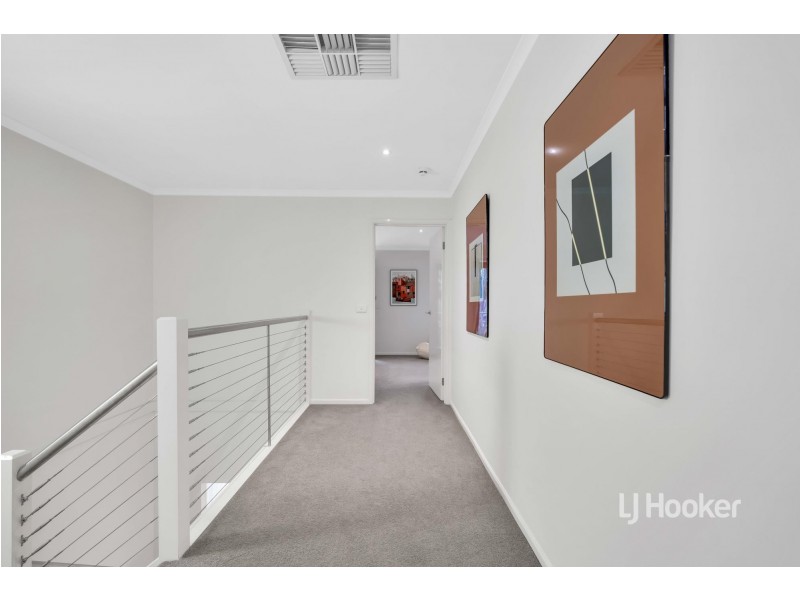 42 Half Moon Terrace, Sanctuary Lakes VIC 3030