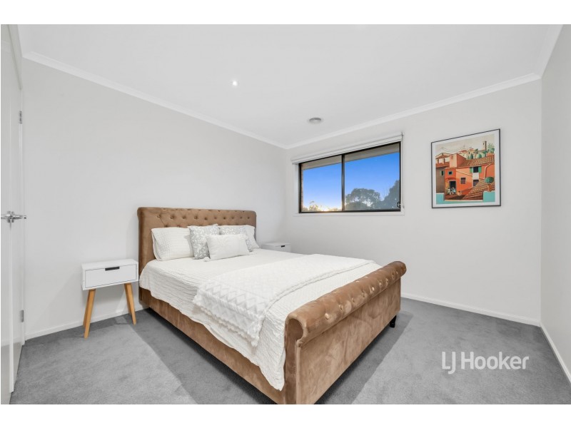 42 Half Moon Terrace, Sanctuary Lakes VIC 3030