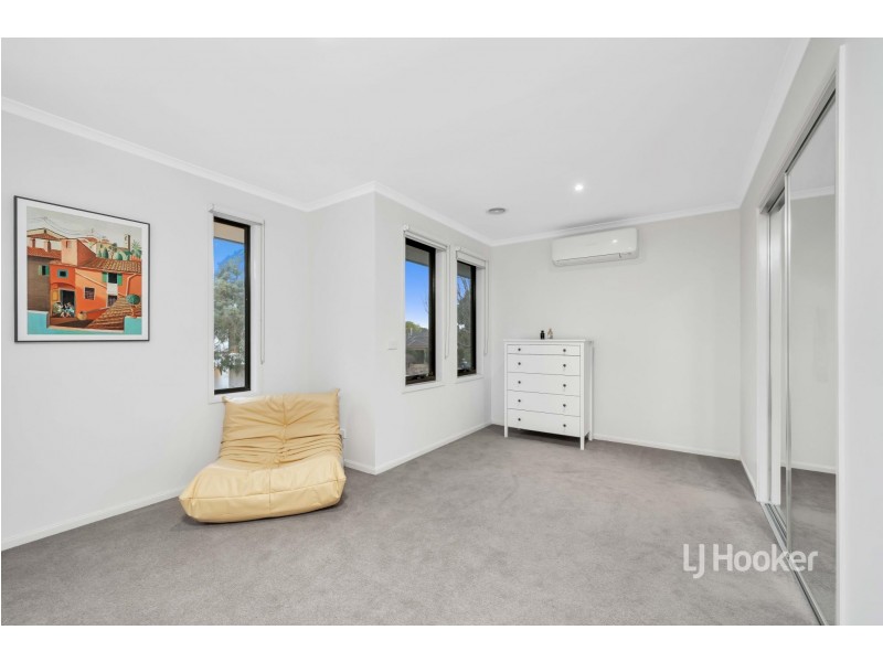 42 Half Moon Terrace, Sanctuary Lakes VIC 3030