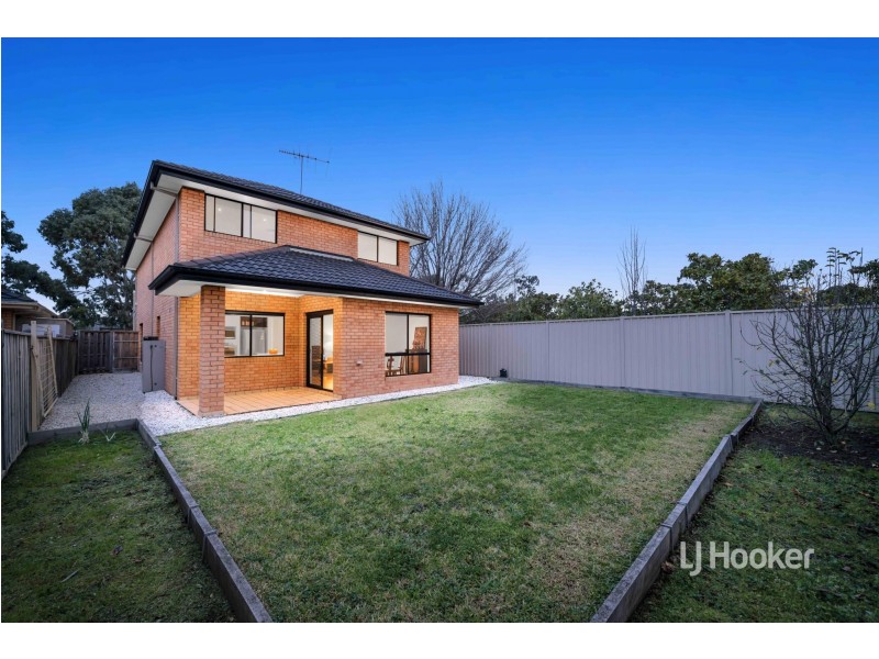 42 Half Moon Terrace, Sanctuary Lakes VIC 3030