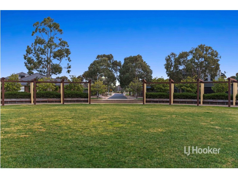 42 Half Moon Terrace, Sanctuary Lakes VIC 3030