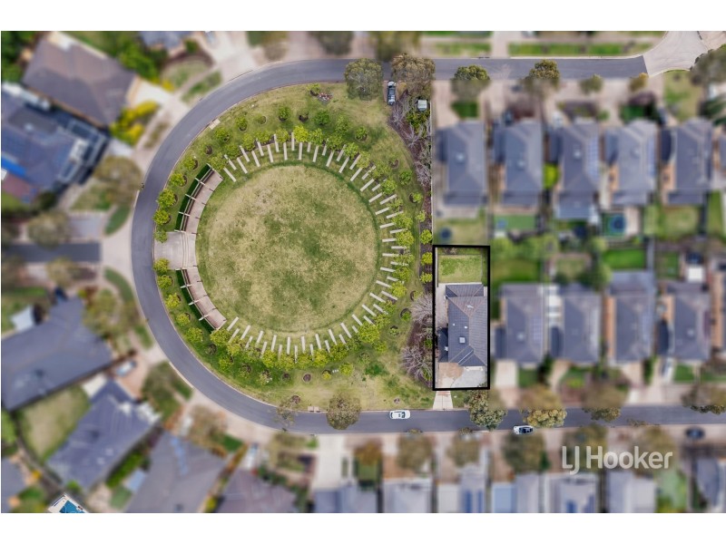 42 Half Moon Terrace, Sanctuary Lakes VIC 3030