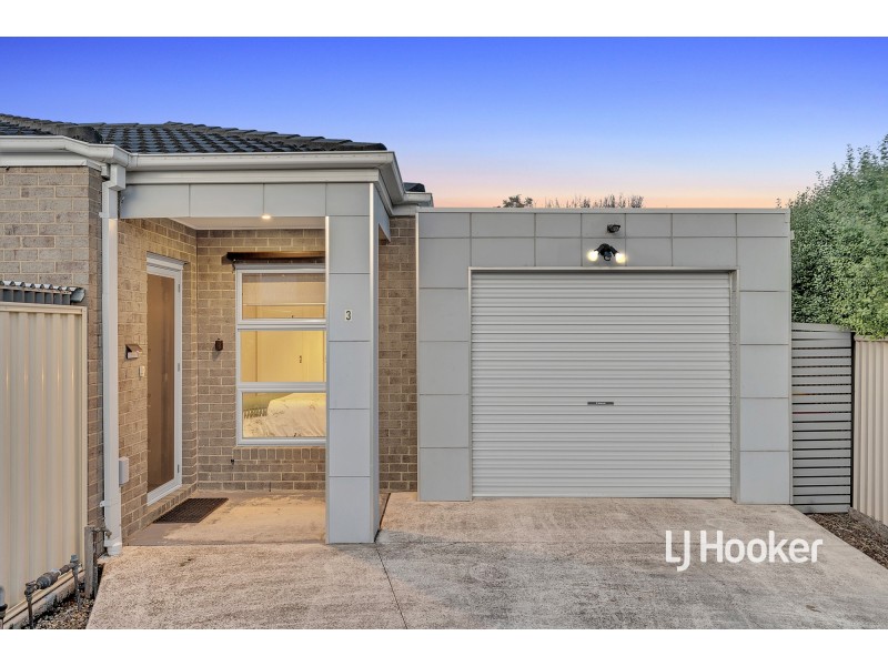 3/8 Marseilles Way, Point Cook VIC 3030