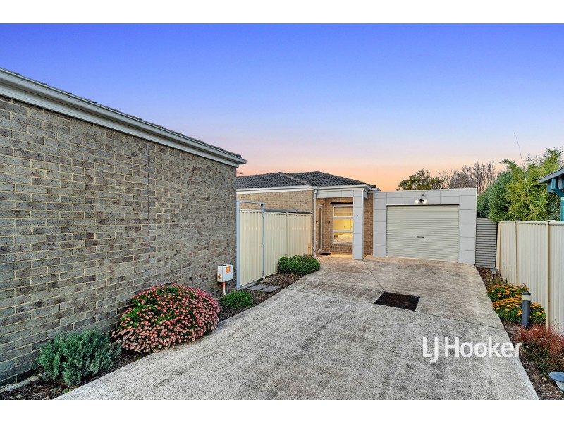 3/8 Marseilles Way, Point Cook VIC 3030