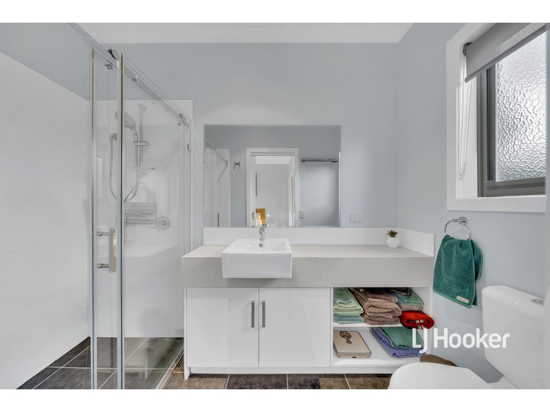 3/8 Marseilles Way, Point Cook VIC 3030