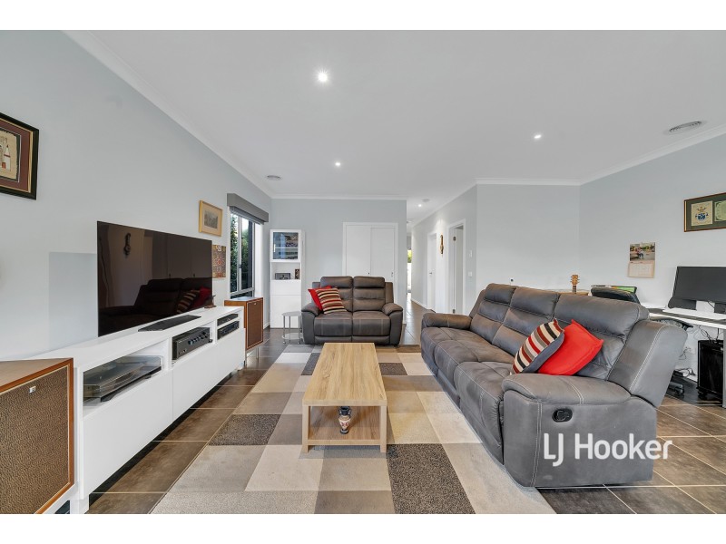 3/8 Marseilles Way, Point Cook VIC 3030