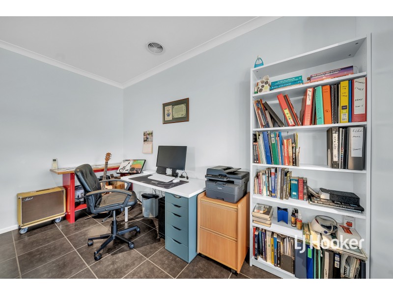 3/8 Marseilles Way, Point Cook VIC 3030