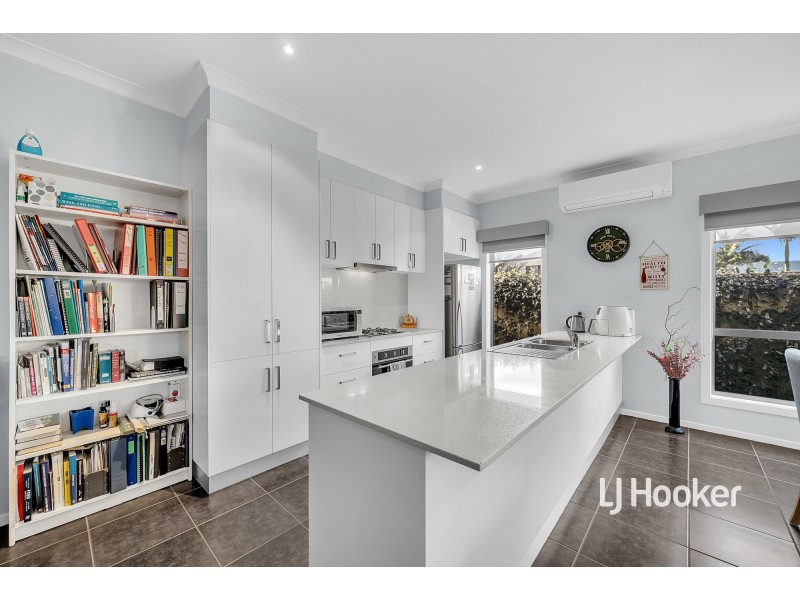 3/8 Marseilles Way, Point Cook VIC 3030