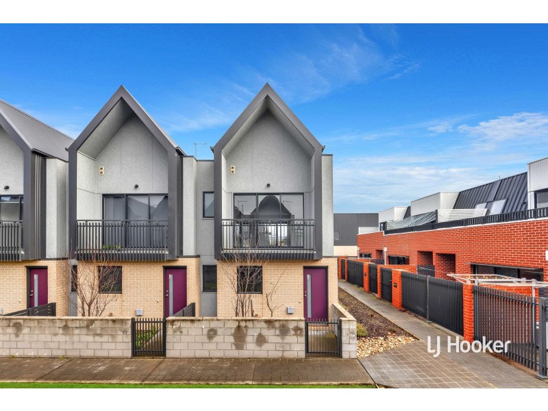 15 Ripplebrook Walk, Pakenham VIC 3810