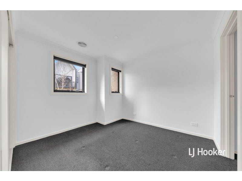 15 Ripplebrook Walk, Pakenham VIC 3810