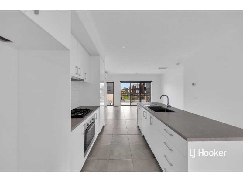 15 Ripplebrook Walk, Pakenham VIC 3810