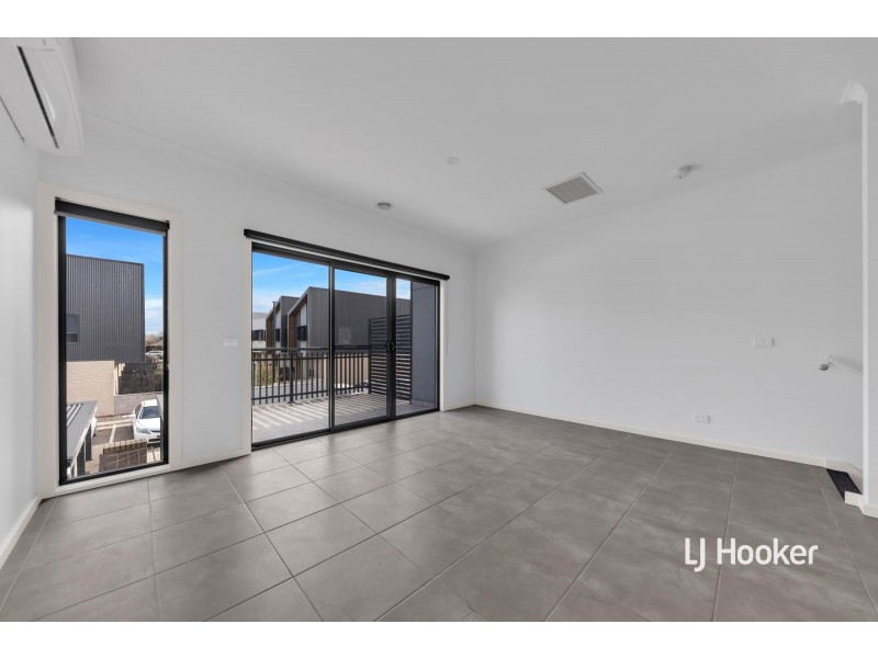 15 Ripplebrook Walk, Pakenham VIC 3810