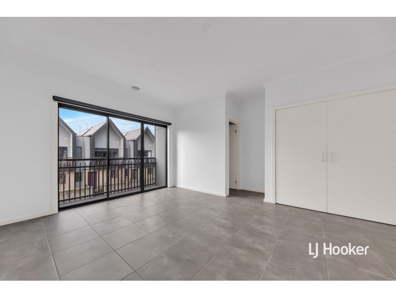 15 Ripplebrook Walk, Pakenham VIC 3810