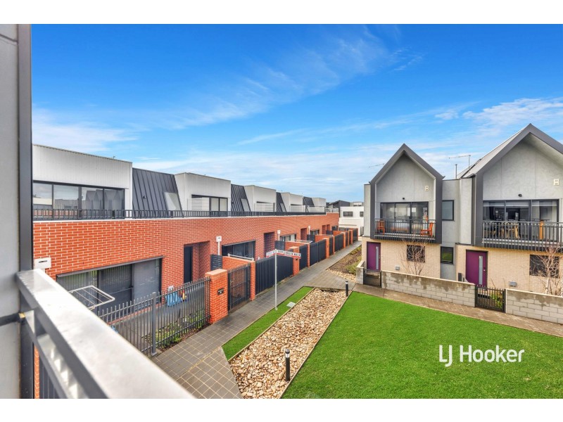 15 Ripplebrook Walk, Pakenham VIC 3810