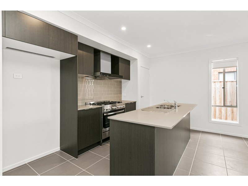 61 Dandelion Crescent, Rockbank VIC 3335