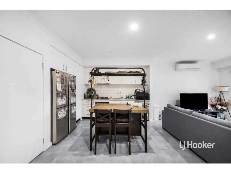 10 Patena Walk, Pakenham VIC 3810