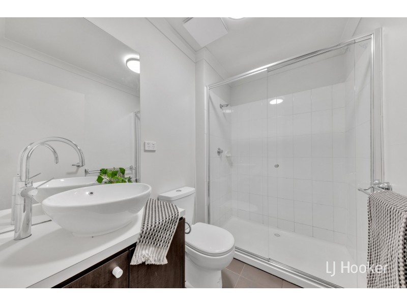 1/11 Tom Roberts Parade, Point Cook VIC 3030