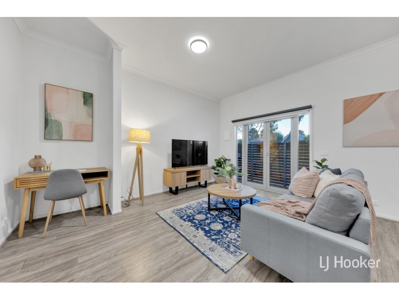 1/11 Tom Roberts Parade, Point Cook VIC 3030