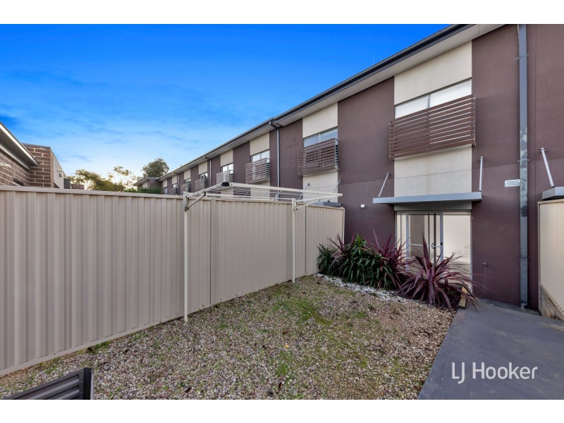 1/11 Tom Roberts Parade, Point Cook VIC 3030