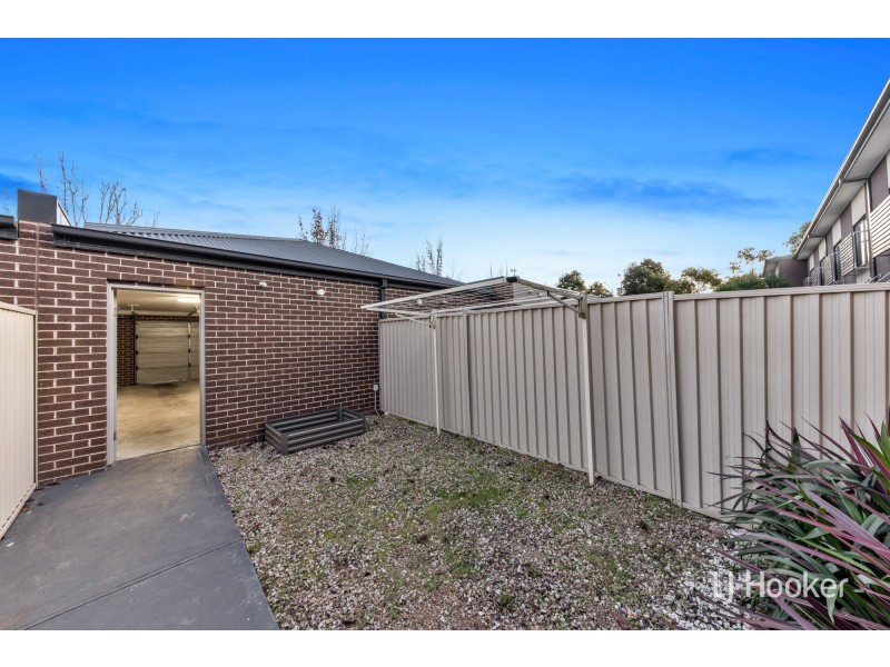 1/11 Tom Roberts Parade, Point Cook VIC 3030