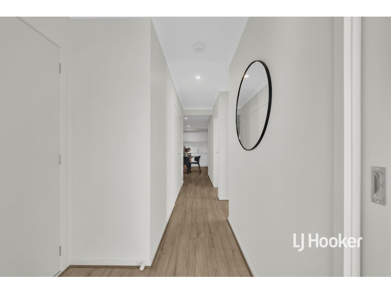 8 McKinley Drive, Truganina VIC 3029