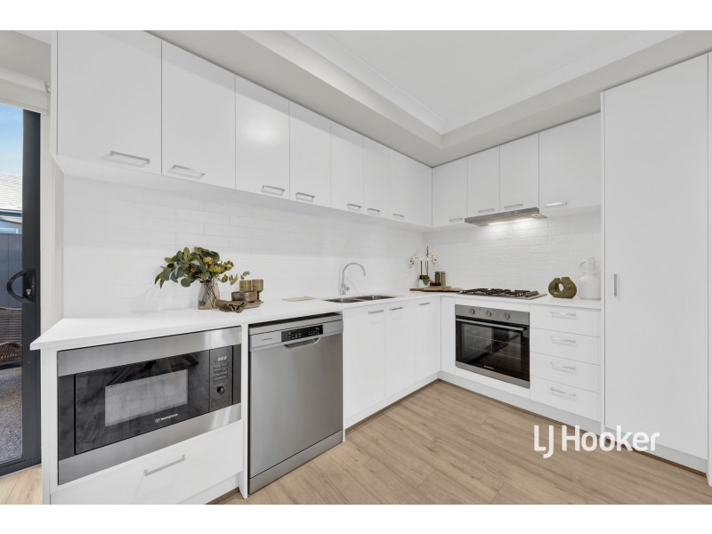 8 McKinley Drive, Truganina VIC 3029