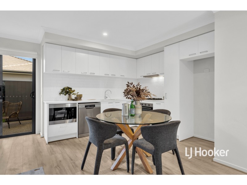 8 McKinley Drive, Truganina VIC 3029