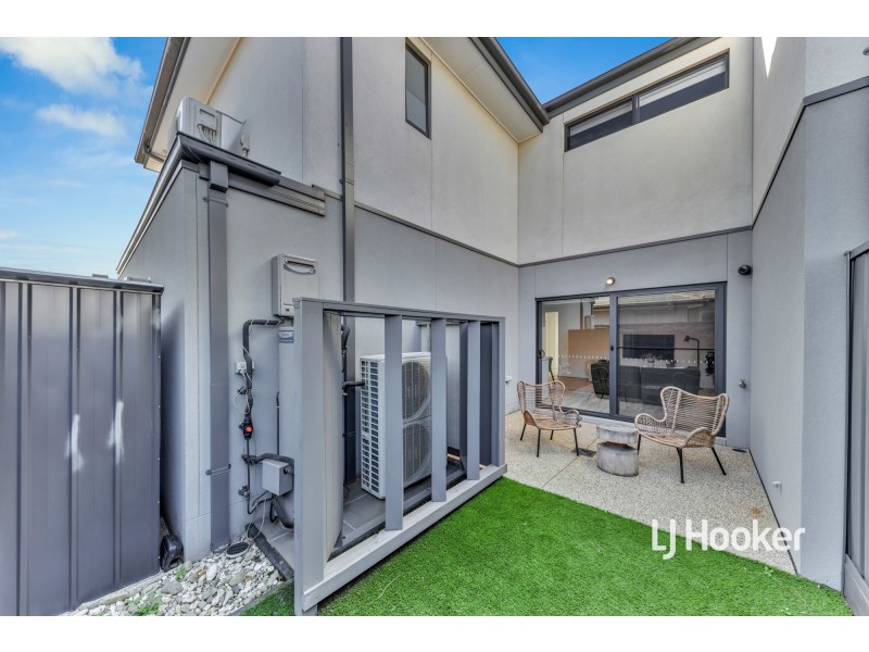 8 McKinley Drive, Truganina VIC 3029