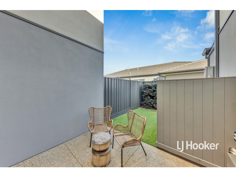 8 McKinley Drive, Truganina VIC 3029