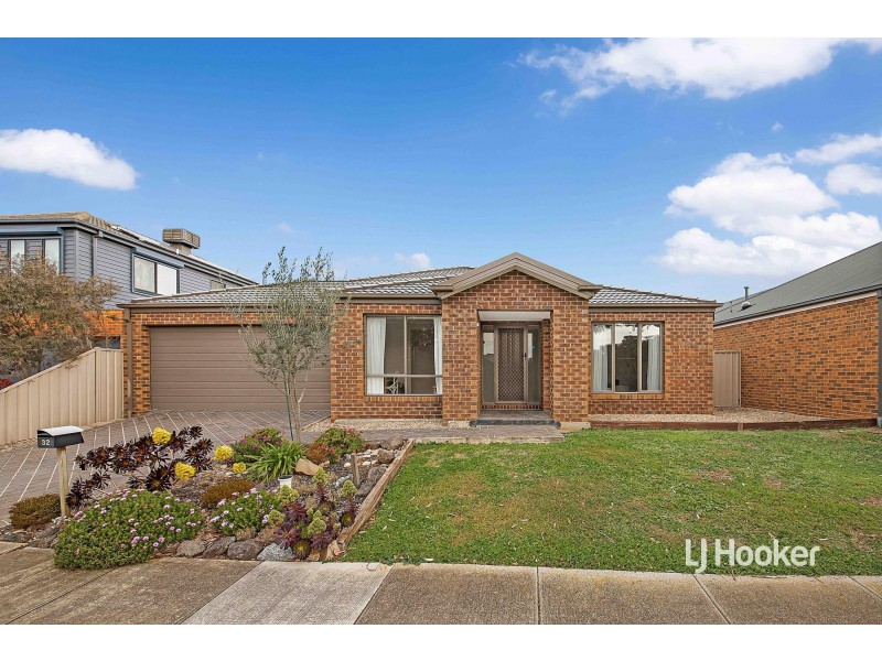 32 Breakwater Crescent, Point Cook VIC 3030