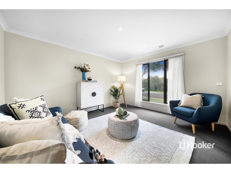 32 Breakwater Crescent, Point Cook VIC 3030