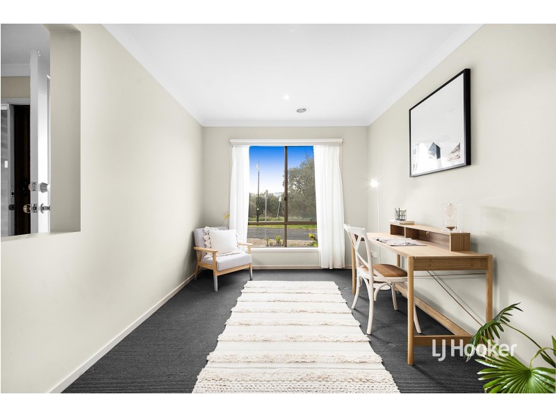 32 Breakwater Crescent, Point Cook VIC 3030