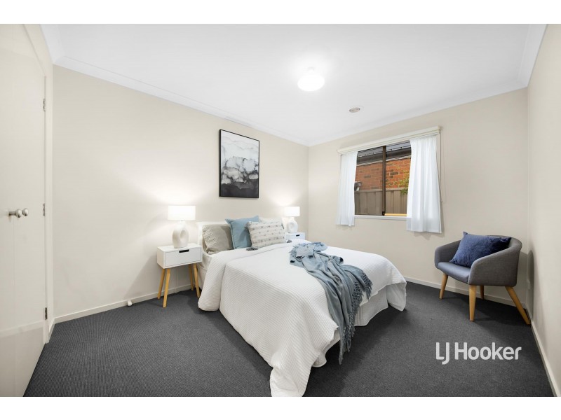 32 Breakwater Crescent, Point Cook VIC 3030