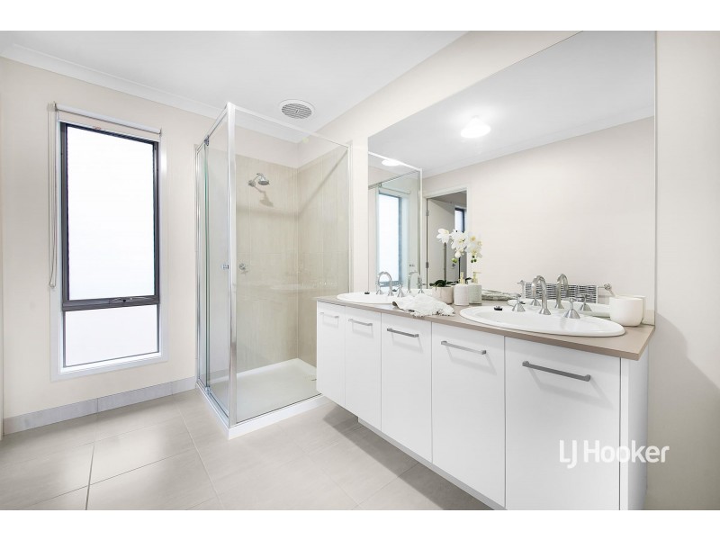 32 Breakwater Crescent, Point Cook VIC 3030