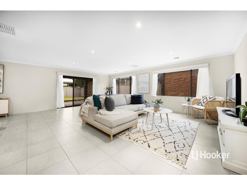 32 Breakwater Crescent, Point Cook VIC 3030