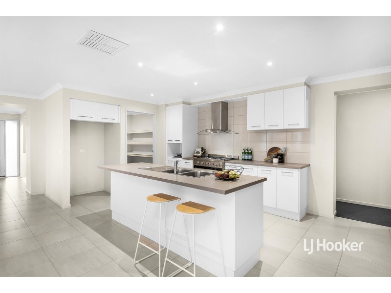 32 Breakwater Crescent, Point Cook VIC 3030