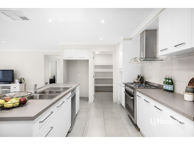 32 Breakwater Crescent, Point Cook VIC 3030
