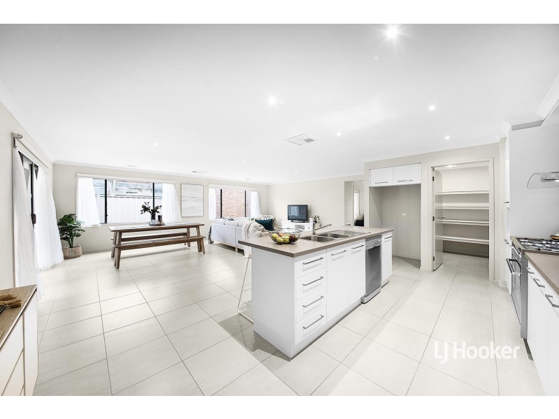 32 Breakwater Crescent, Point Cook VIC 3030