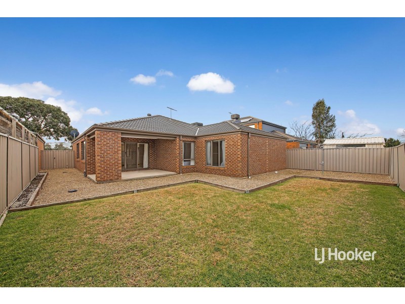32 Breakwater Crescent, Point Cook VIC 3030