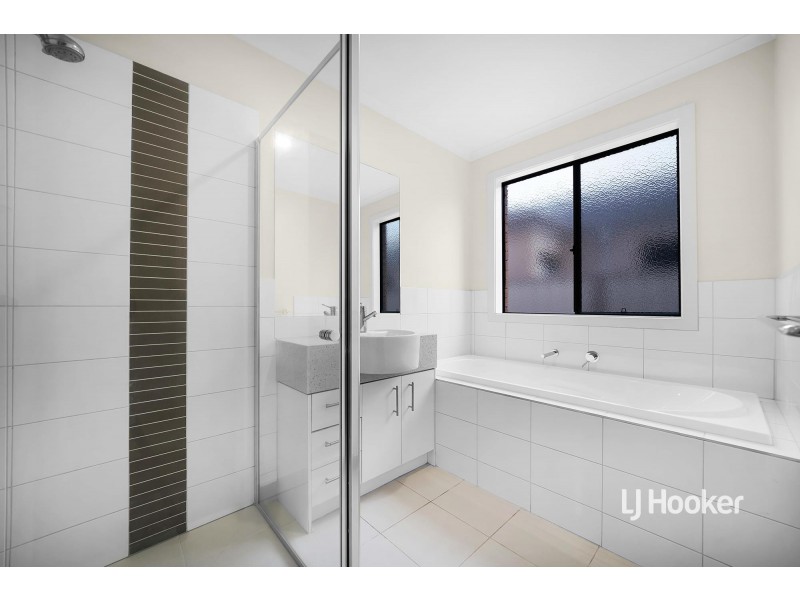 32 Parkvista Drive, Truganina VIC 3029