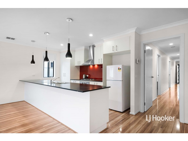 32 Parkvista Drive, Truganina VIC 3029