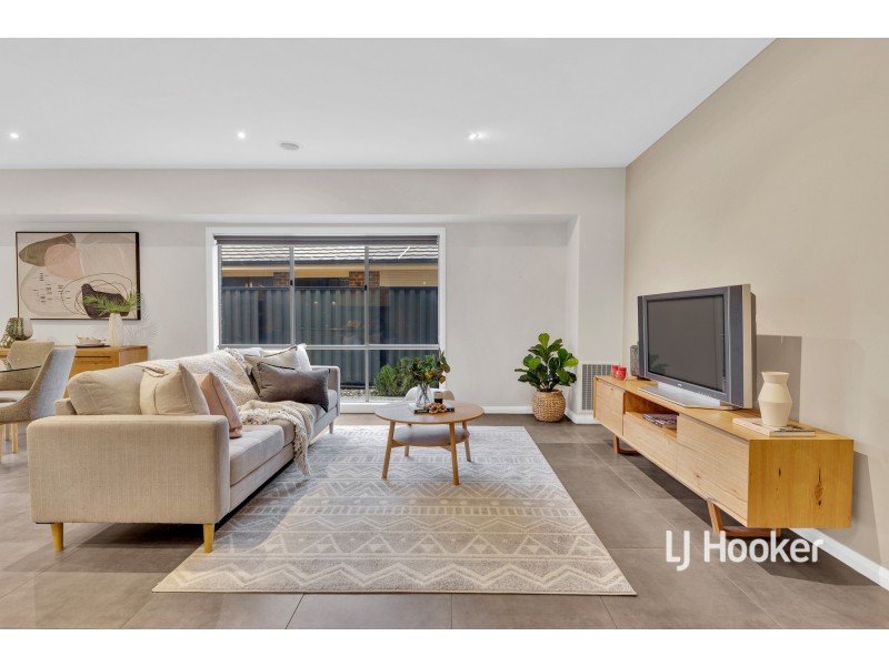 2/21 Lennon Boulevard, Point Cook VIC 3030