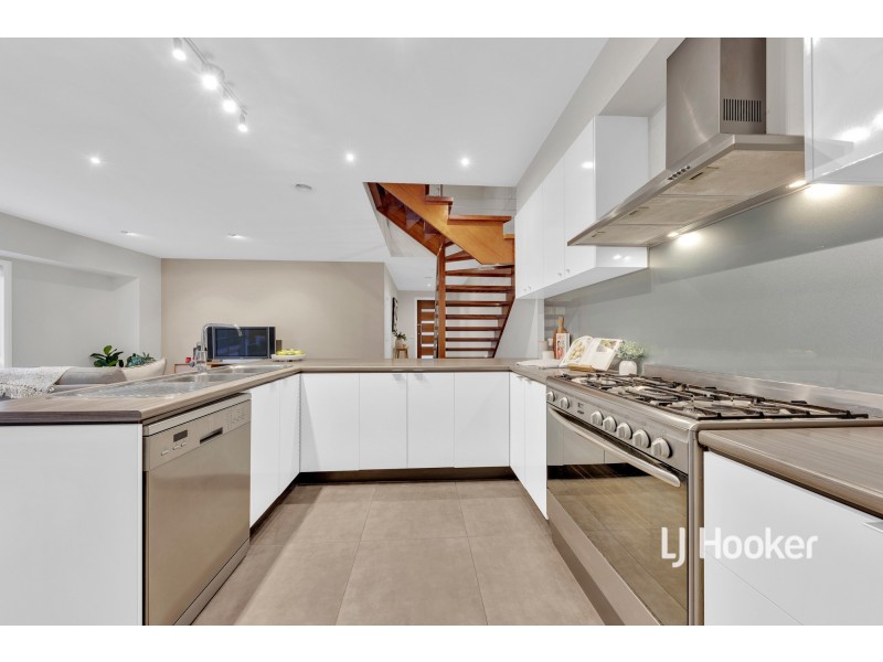 2/21 Lennon Boulevard, Point Cook VIC 3030