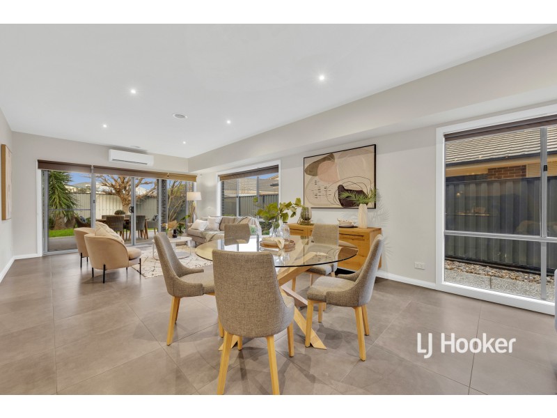 2/21 Lennon Boulevard, Point Cook VIC 3030
