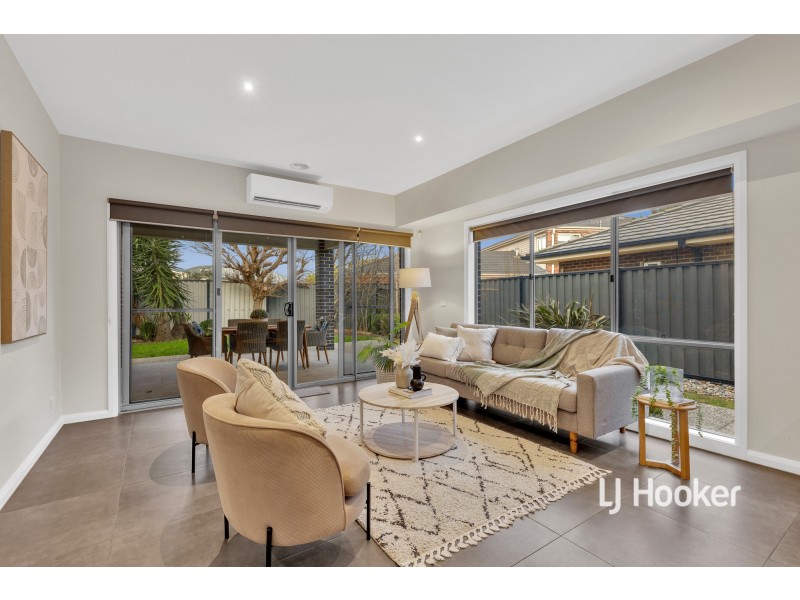 2/21 Lennon Boulevard, Point Cook VIC 3030