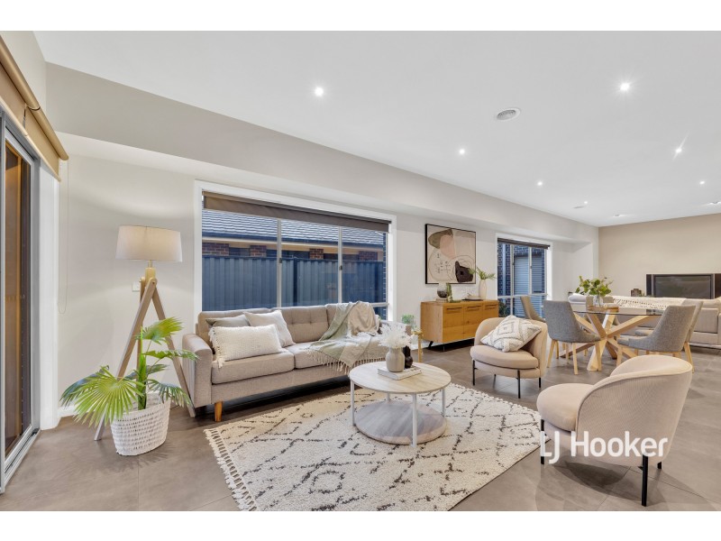 2/21 Lennon Boulevard, Point Cook VIC 3030